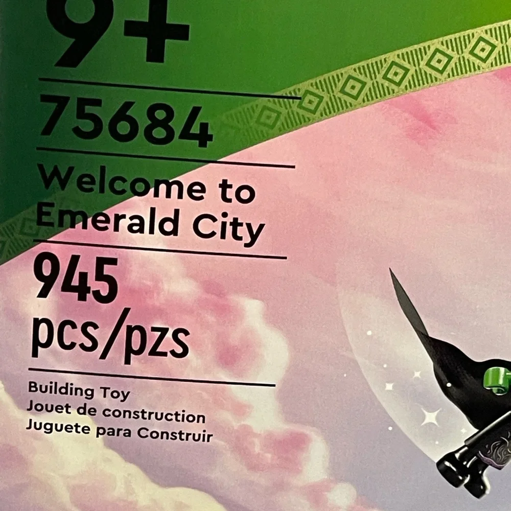 LEGO Wicked WelcomeTo Emerald City 75684 945Pcs 9+ Playset - Green/Gold/Pink NIB - Picture 3 of 13